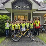 Gruppenbild mit allen Viertklässlern der Fahrradaktion Safety 2025