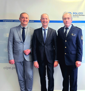 v.r. Polizeidirektor Ralf Kluxen, Landrat Theo Melcher und Polizeidirektor a.D. Jürgen Griesing
